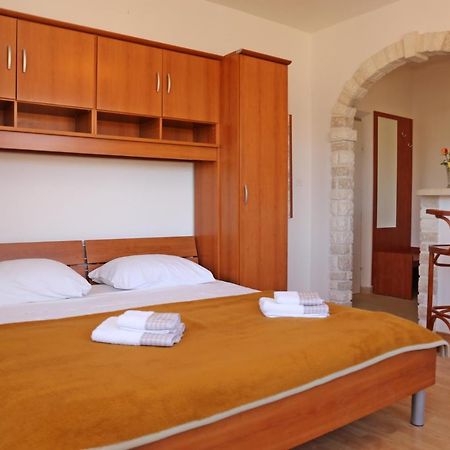 Pansion Marinka-Bire Rooms Lumbarda Zewnętrze zdjęcie